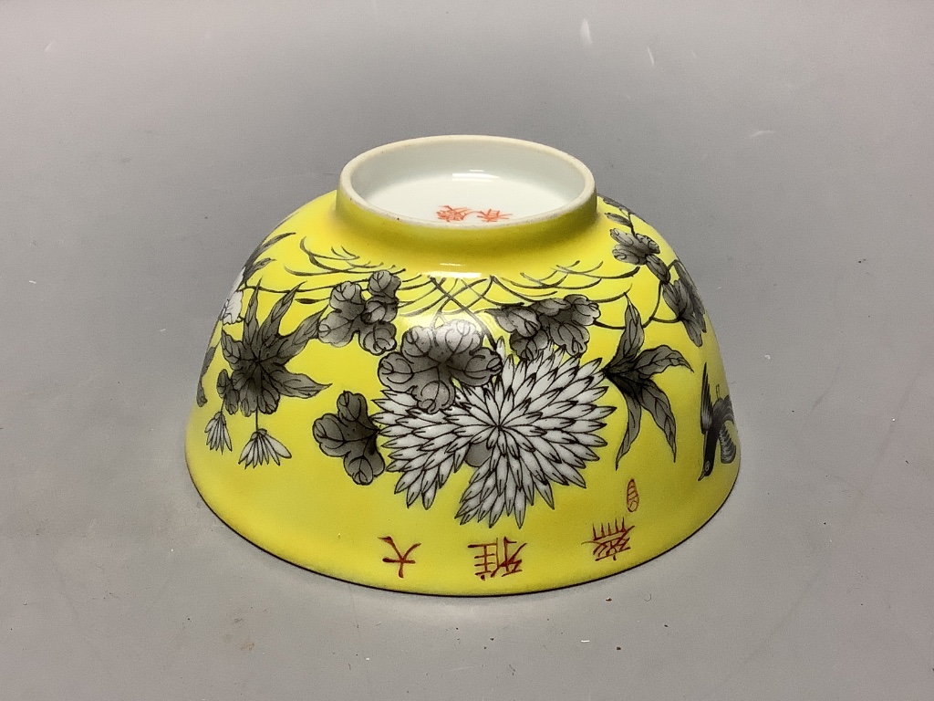 A Chinese yellow ground bowl, diameter 12cm